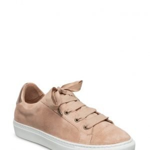 Cream Puk Sneakers