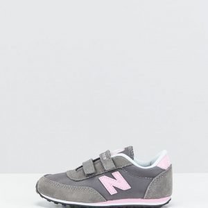 New Balance sneakerit