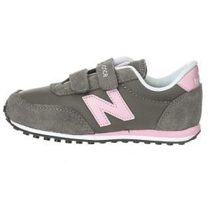 New Balance sneakerit