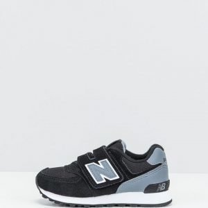 New Balance sneakerit