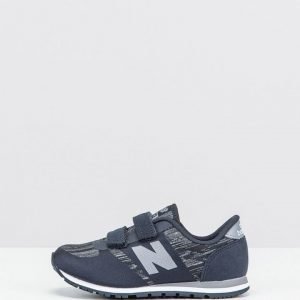 New Balance sneakerit