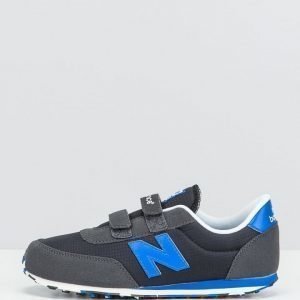 New Balance sneakerit