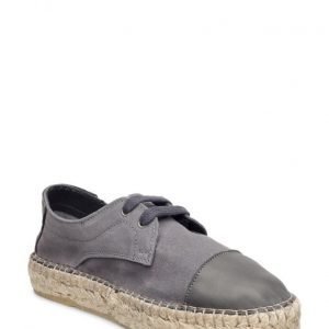 Royal RepubliQ Wayfarer Base Female Derby Shoe