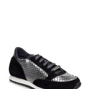 Stylesnob Giselle Sneaker